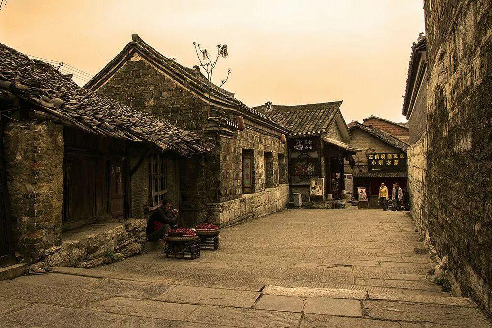 大爷买年货用冥币结账遭吐槽，知情者：觉得故意来碰瓷诈骗